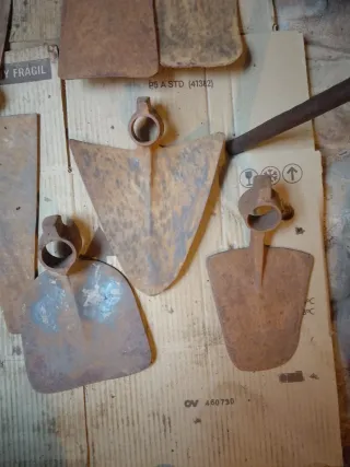 Herramientas de forja antiguas para campo