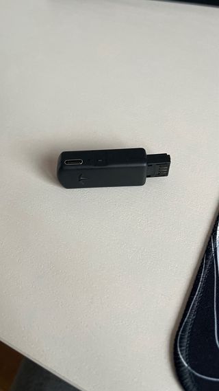 PS4 Pro 1TB + 2 Mandos + Goldhenn