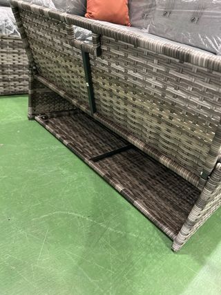 Rinconera de ratán gris