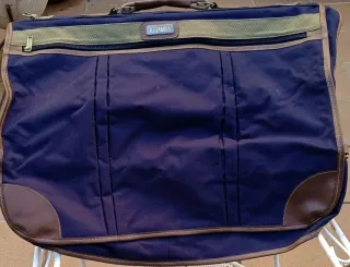 Maleta porta trajes azul y marrón