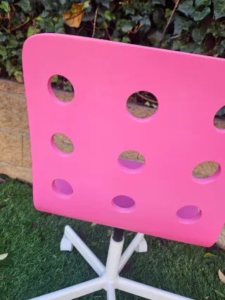 Silla de escritorio rosa con ruedas