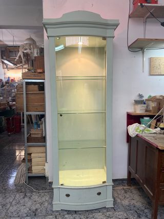 Vitrina alta con luz