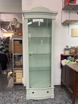 Vitrina alta con luz