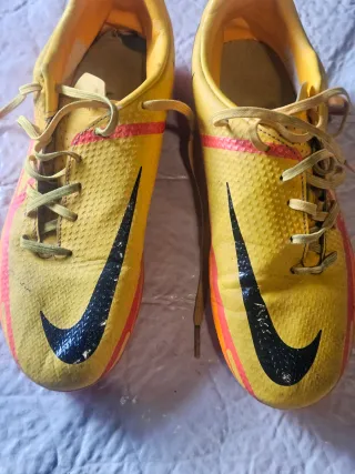 Botas de fútbol Nike Amarillas y Naranjas