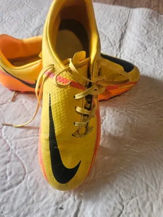 Botas de fútbol Nike Amarillas y Naranjas