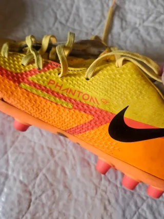 Botas de fútbol Nike Amarillas y Naranjas