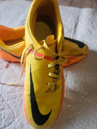 Botas de fútbol Nike Amarillas y Naranjas