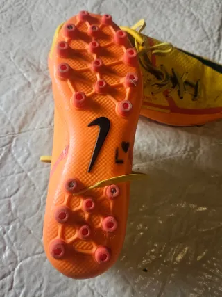 Botas de fútbol Nike Amarillas y Naranjas