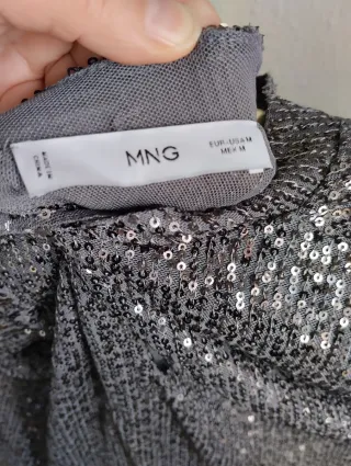 Camiseta lentejuelas manga larga.