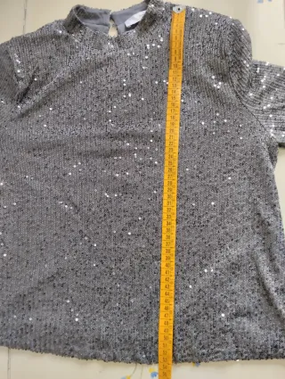 Camiseta lentejuelas manga larga.