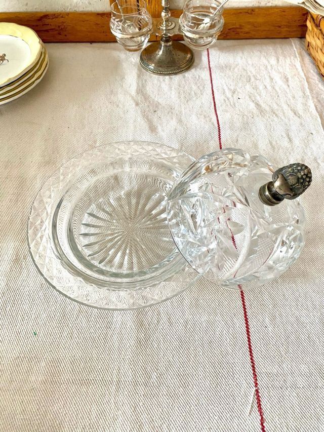 Mantequera cristal tallado con pomo metálico