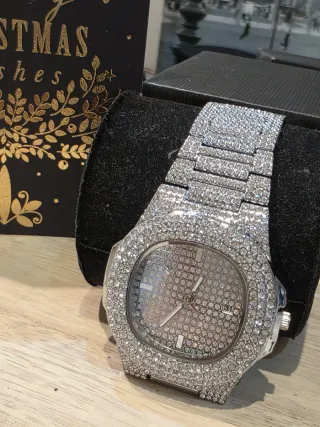 Orologio di Lusso Argentato con Cristalli