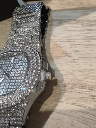 Orologio di Lusso Argentato con Cristalli