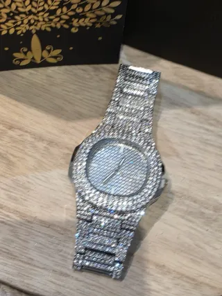 Orologio di Lusso Argentato con Cristalli