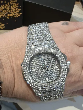 Orologio di Lusso Argentato con Cristalli