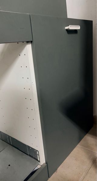 Muebles de cocina modulares grises y blancos