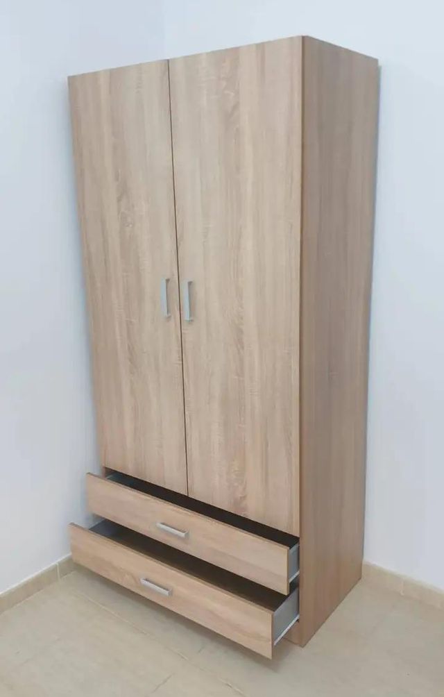 Armários novos de alta qualidade com espaço amplo para organização