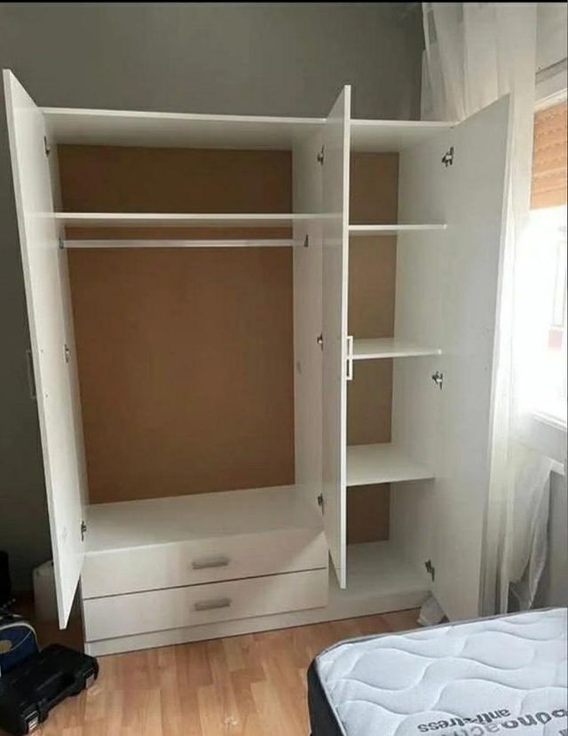 Armários novos de alta qualidade com espaço amplo para organização