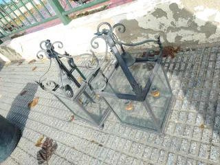 Lámparas antiguas de forja y cristal