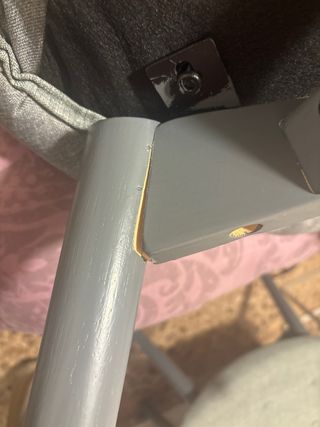 Sillón gris con reposapiés