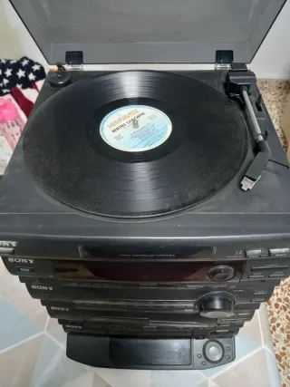 Equipo de música Sony con tocadiscos