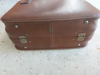 Maleta vintage antigua marrón