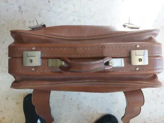 Maleta vintage antigua marrón