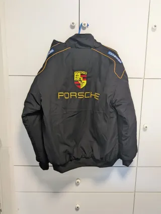 Chaqueta Porsche Negra y Dorada