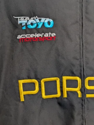 Chaqueta Porsche Negra y Dorada