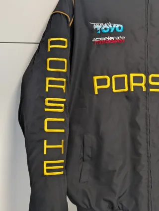 Chaqueta Porsche Negra y Dorada