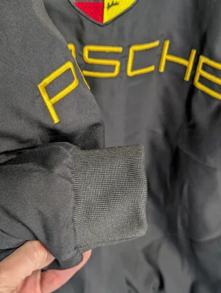 Chaqueta Porsche Negra y Dorada