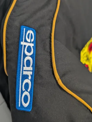 Chaqueta Porsche Negra y Dorada