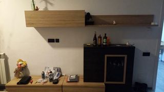 Mueble de salón negro y marrón