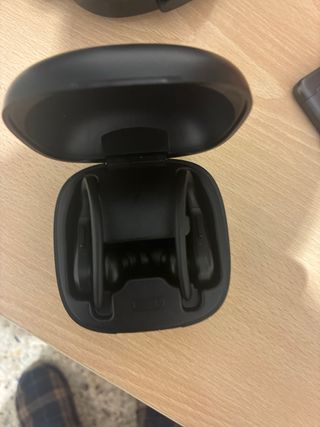 Auriculares deportivos inalámbricos negros