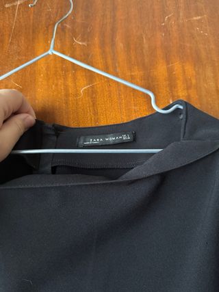 Vestido negro sin mangas