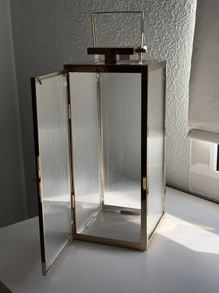 Candelabro dorado de metal y cristal