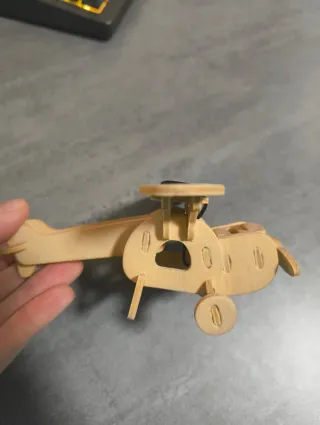 Avión de juguete con placa solar