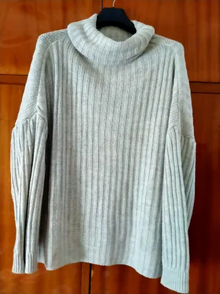 Jersey de mujer cuello alto gris