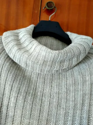 Jersey de mujer cuello alto gris