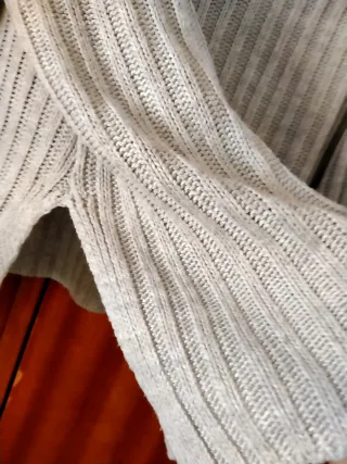 Jersey de mujer cuello alto gris