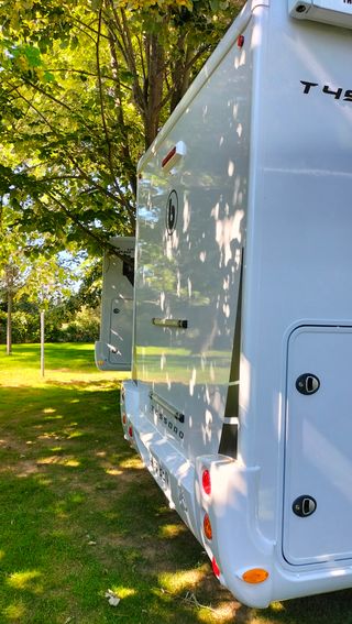 Autocaravana Benimar Tessoro 495 UP cama isla 5p