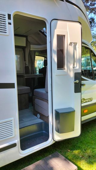 Autocaravana Benimar Tessoro 495 UP cama isla 5p
