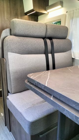 Autocaravana Benimar Tessoro 495 UP cama isla 5p