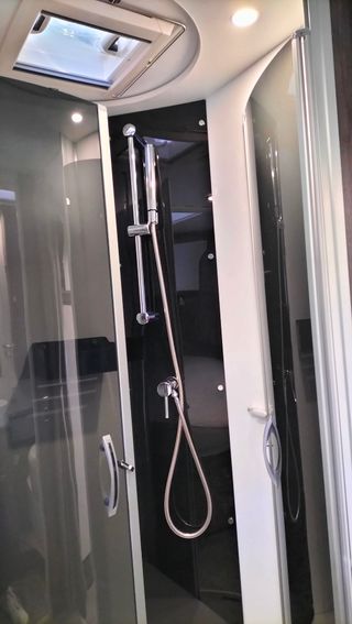 Autocaravana Benimar Tessoro 495 UP cama isla 5p