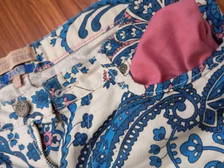 Pantalón pitillo estampado