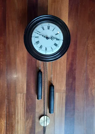 Reloj de pared holandés con pesas y péndulo