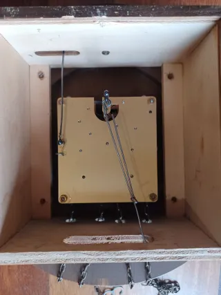 Reloj de pared holandés con pesas y péndulo