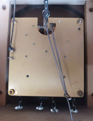 Reloj de pared holandés con pesas y péndulo