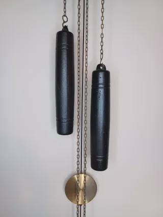 Reloj de pared holandés con pesas y péndulo