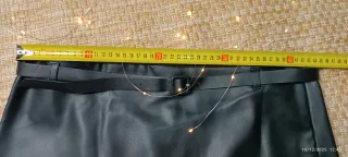 Minifalda efecto piel con cinturón